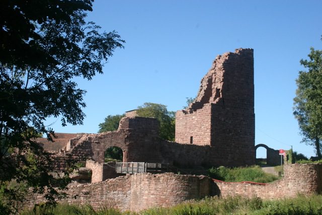 The remnants of Chateau de Lutzelbourg